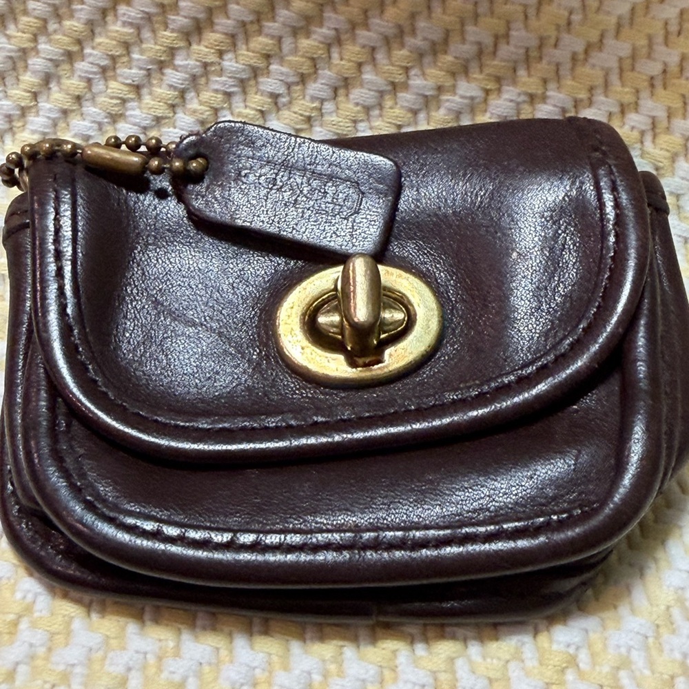 Vintage Coach City
Key Fob / Coin Pouch/Air-pod Case